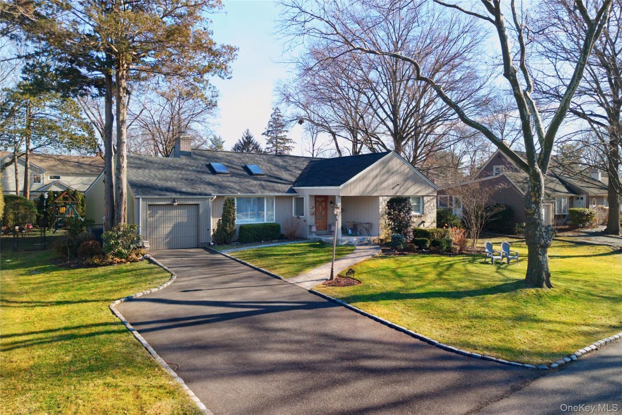 26 Midland Road, East Hills, NY 11577 Main Photo