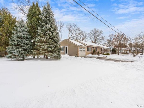 18 Robert Drive, Huntington, NY 11743