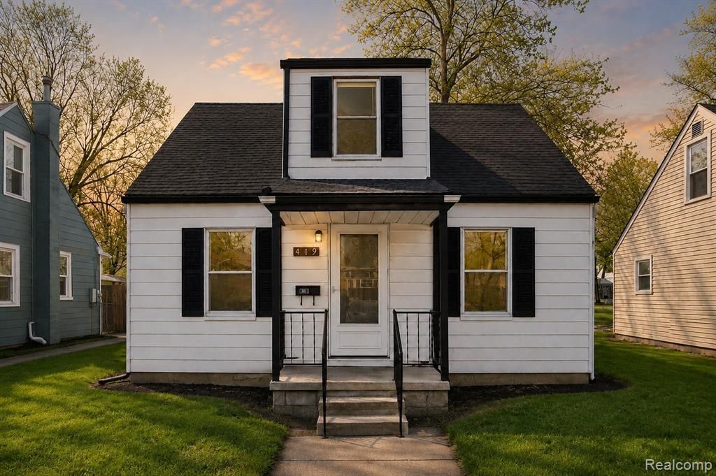 419 W Bernhard Avenue, Hazel Park, MI 48030 Main Photo
