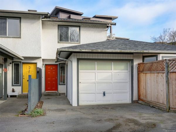 9923 Seventh St, Unit 4, Sidney, BC V8L 2V8