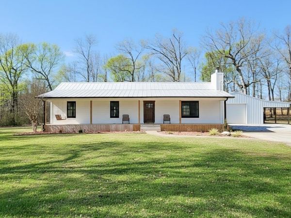 210 Melody Ln, Florence, AL