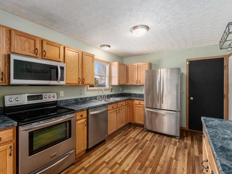 1517 S Hunters Drive, Newark, OH 43055 Photo 9