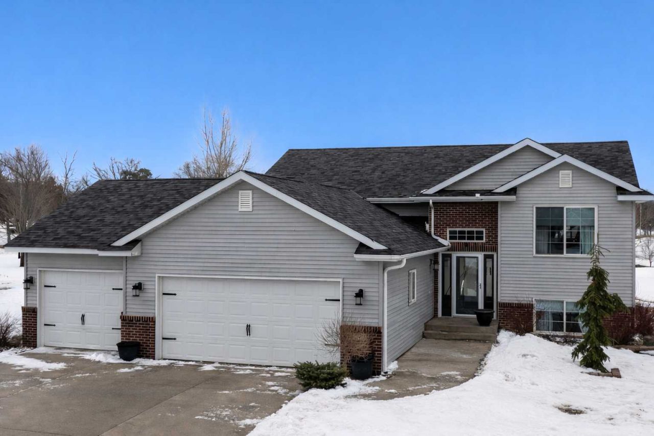 379 E River Circle, Sauk Centre, MN 56378 Main Photo