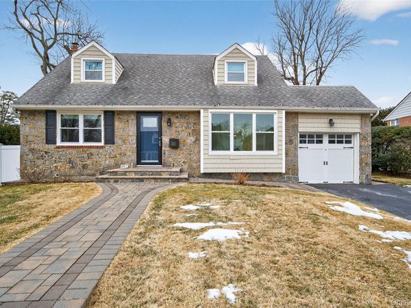 867 Duncan Drive, Westbury, NY 11590