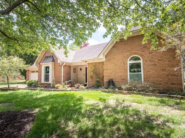 8481 OVERCUP OAKS DR, Memphis, TN 38018