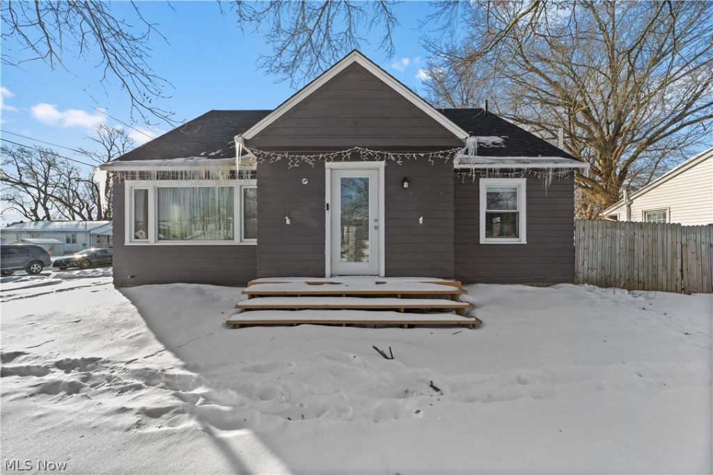 1028 Foster Avenue, Elyria, OH 44035 Main Photo