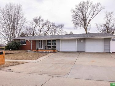 9711 Corby Street, Omaha, NE 68134