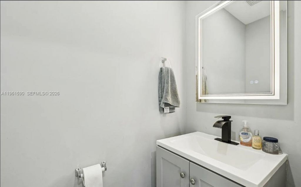 380 NW 20th St, Unit 8, Miami, FL 33127 Photo