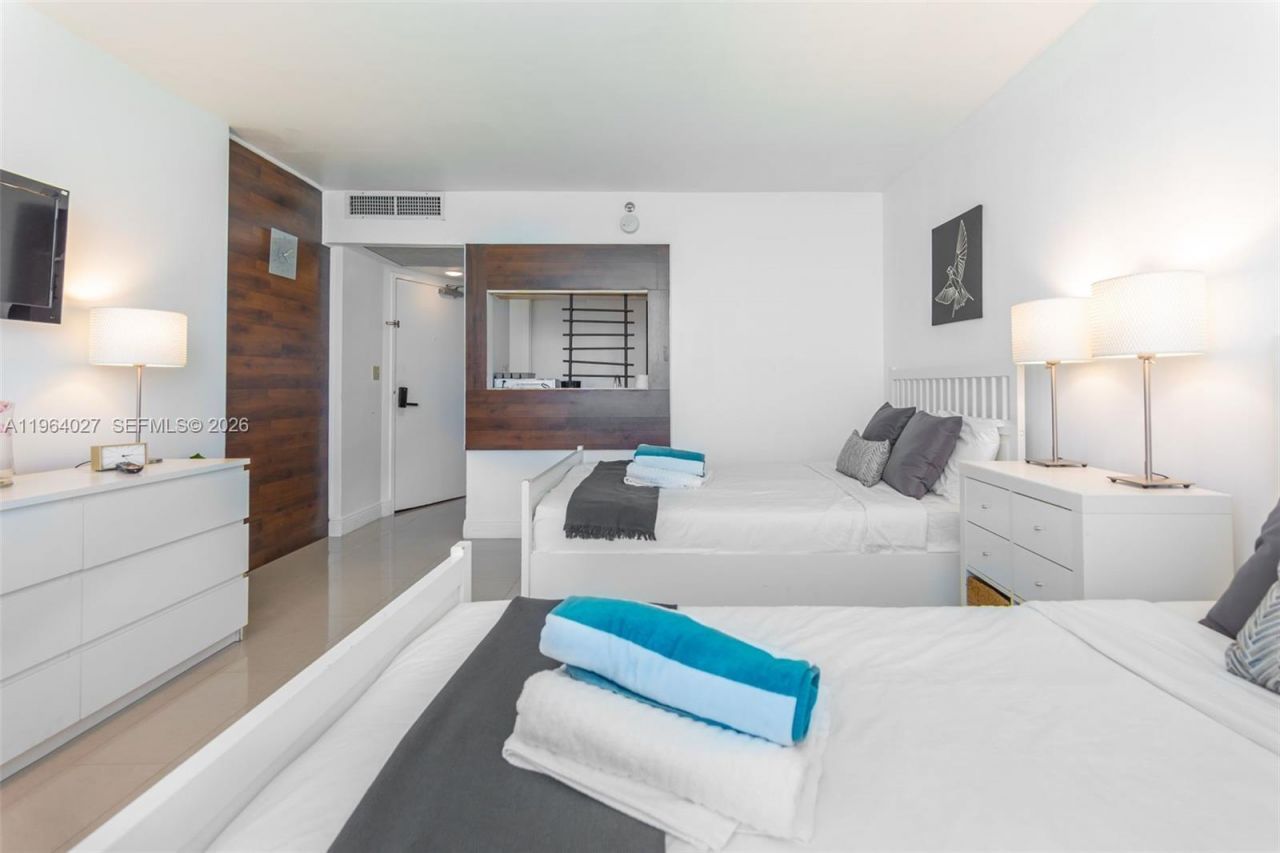 5445 Collins Ave, Unit 1623, Miami Beach, FL 33140 Photo