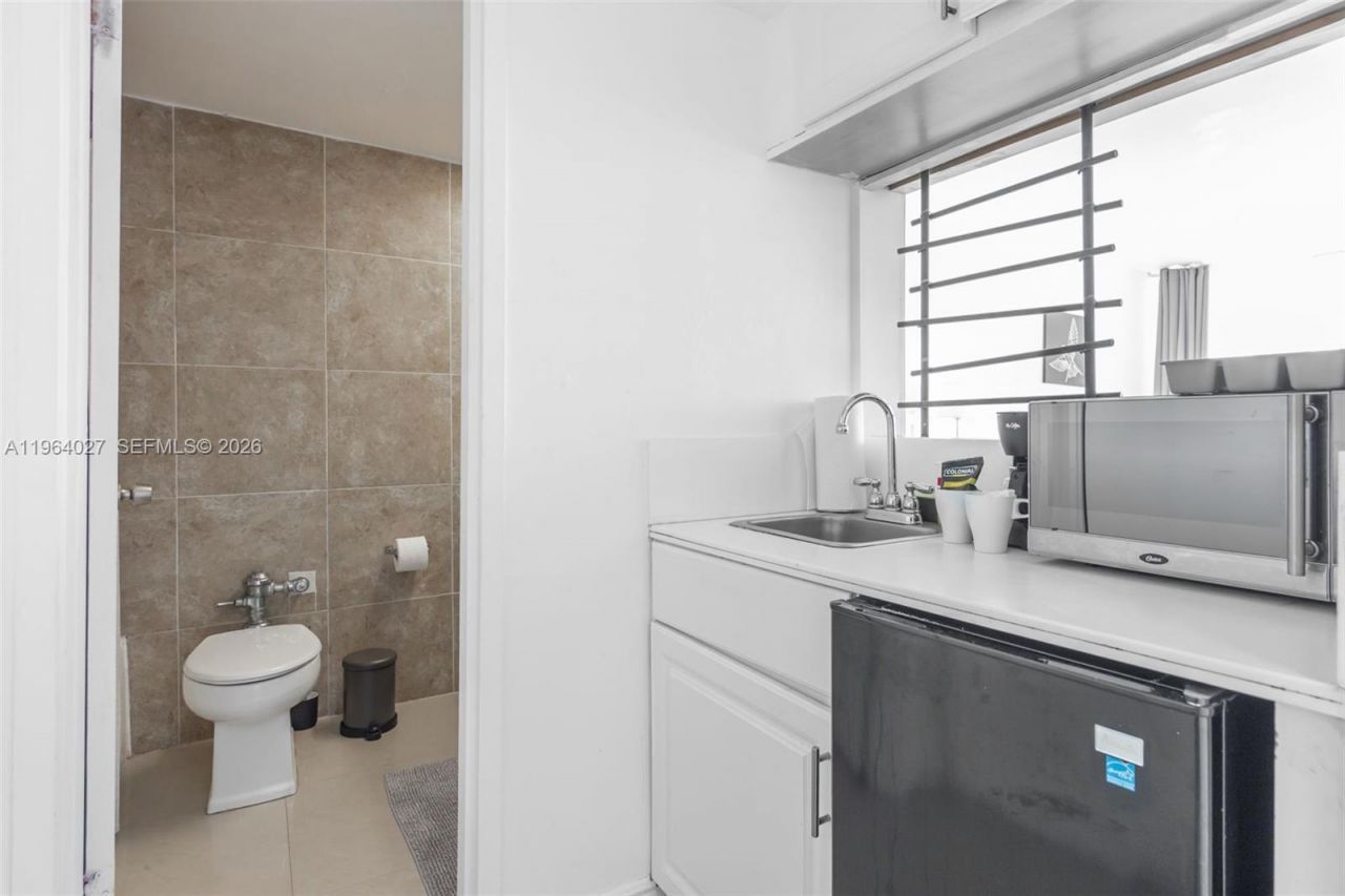 5445 Collins Ave, Unit 1623, Miami Beach, FL 33140 Photo