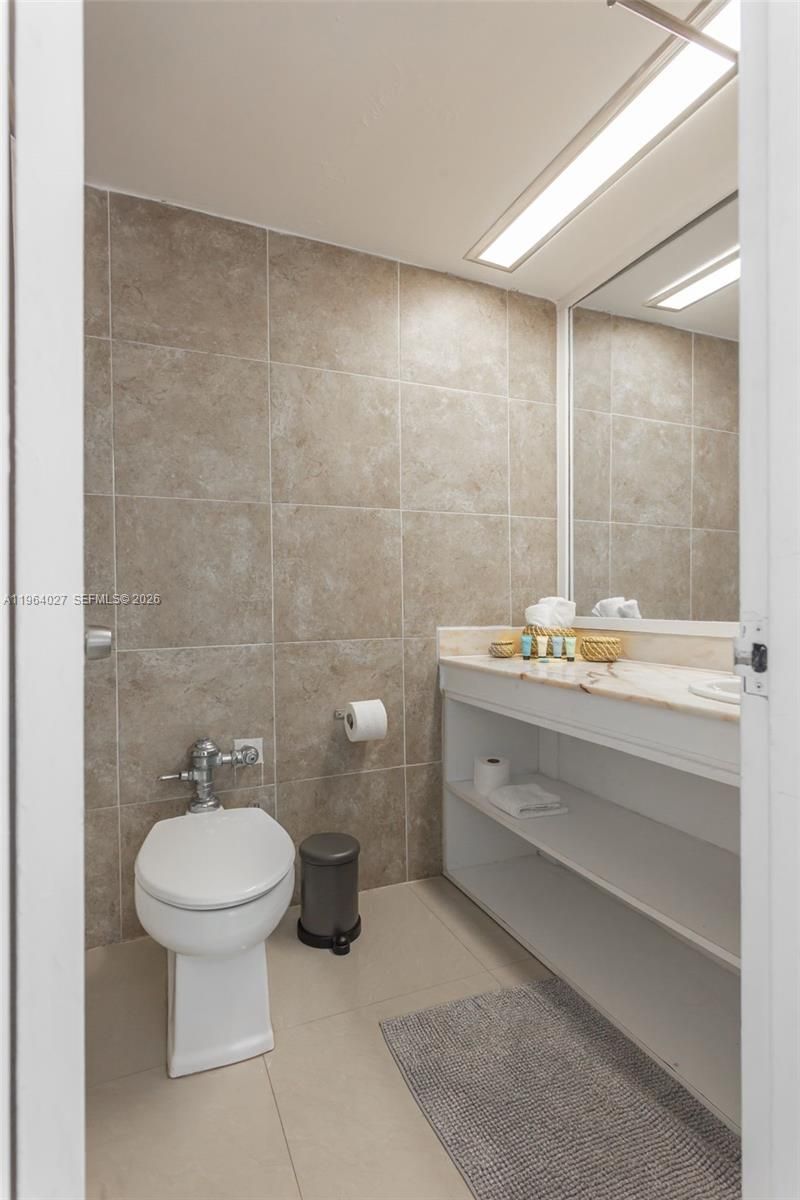 5445 Collins Ave, Unit 1623, Miami Beach, FL 33140 Photo