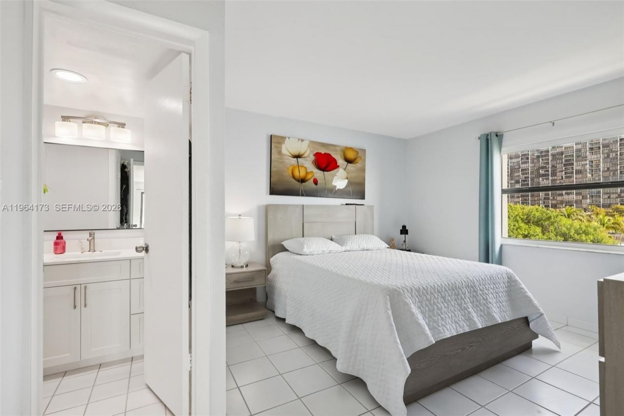 2201 Brickell Ave, Unit 77, Miami, FL 33129 Photo