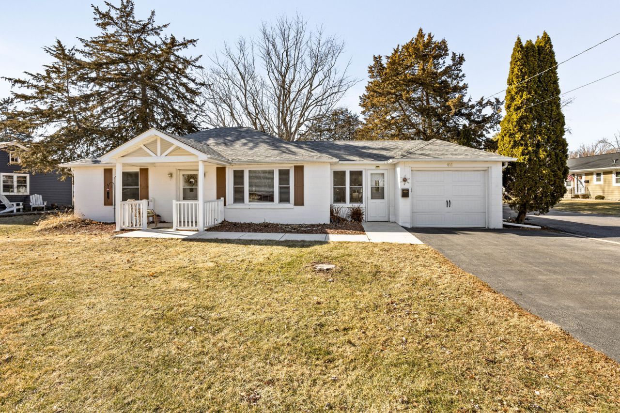 611 N West Street, Sandwich, IL 60548 Main Photo