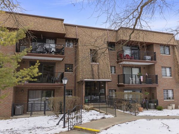 404 Melrose Avenue, Unit 103, Glen Ellyn, IL 60137