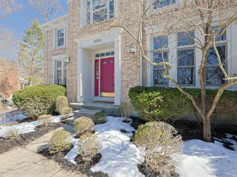 11108 Huntwicke Place, Blue Ash, OH 45241 Photo 2