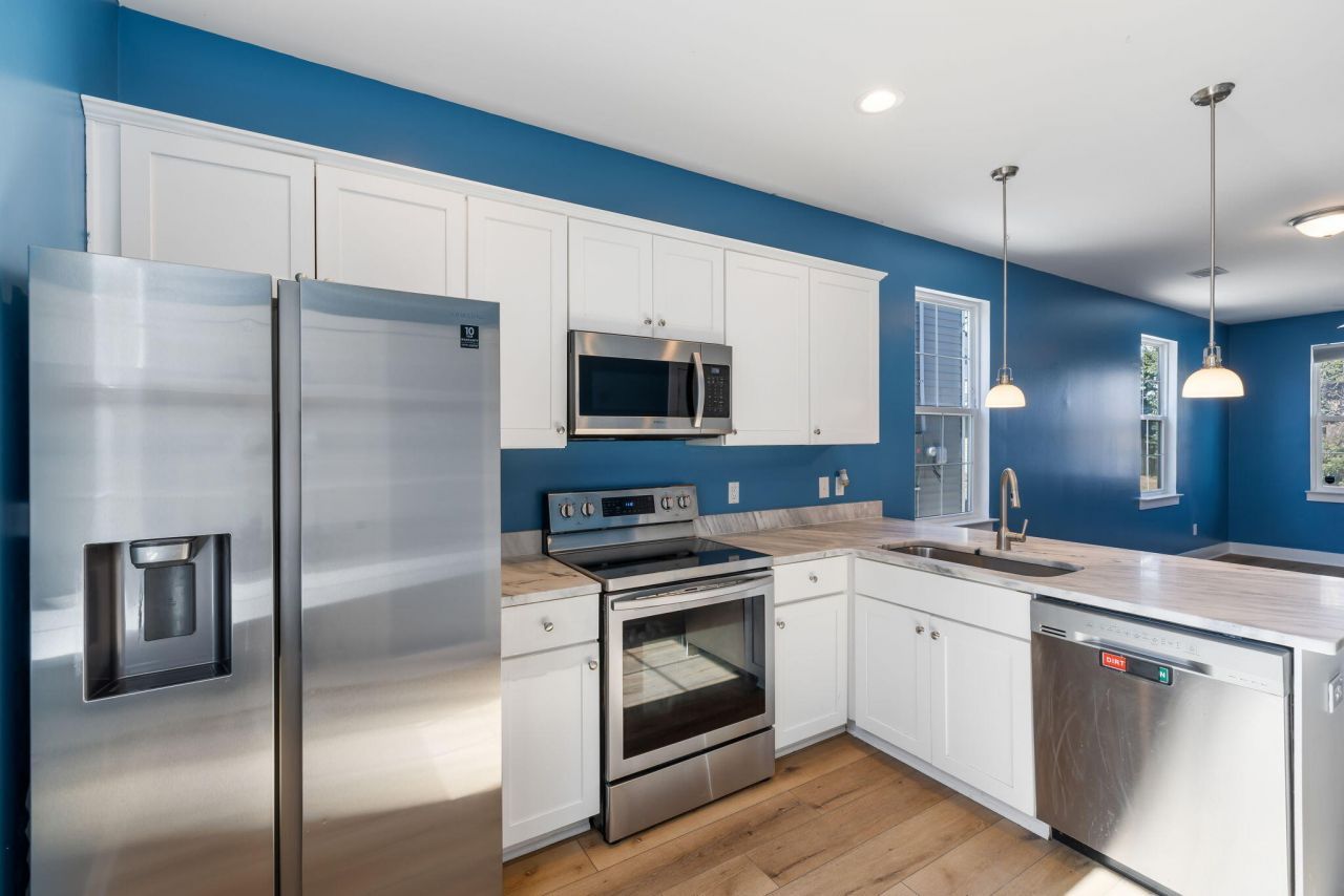 2021 Comstock Avenue Photo 10