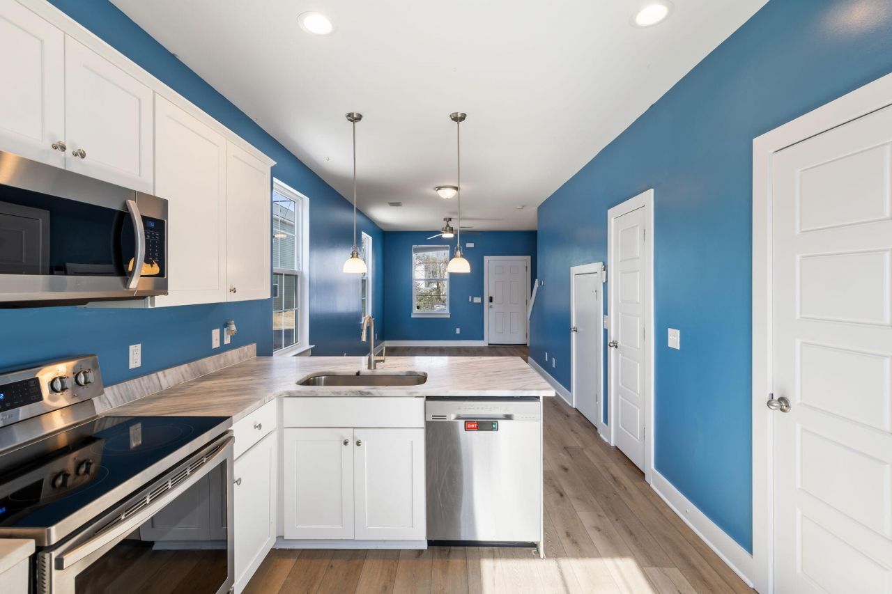 2021 Comstock Avenue Photo 11