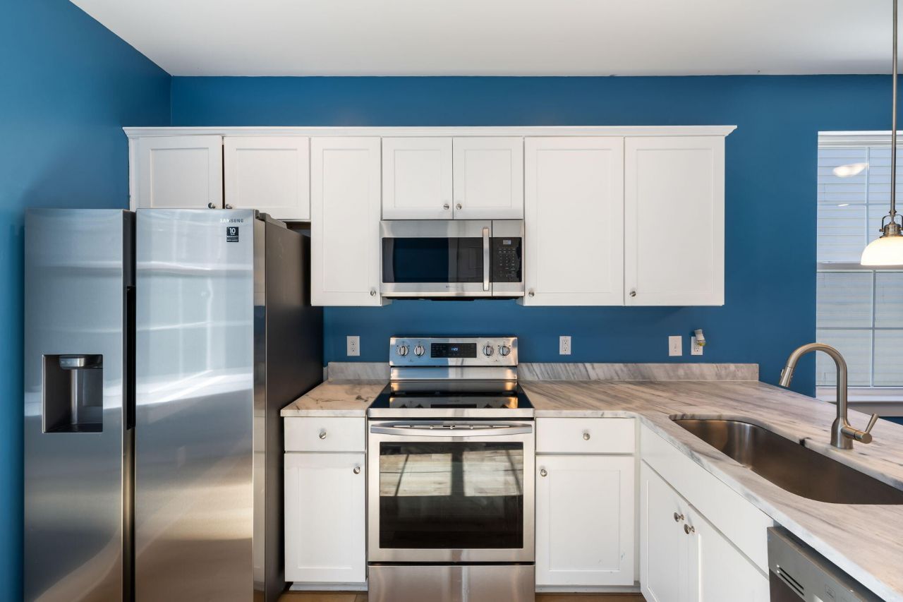 2021 Comstock Avenue Photo 12