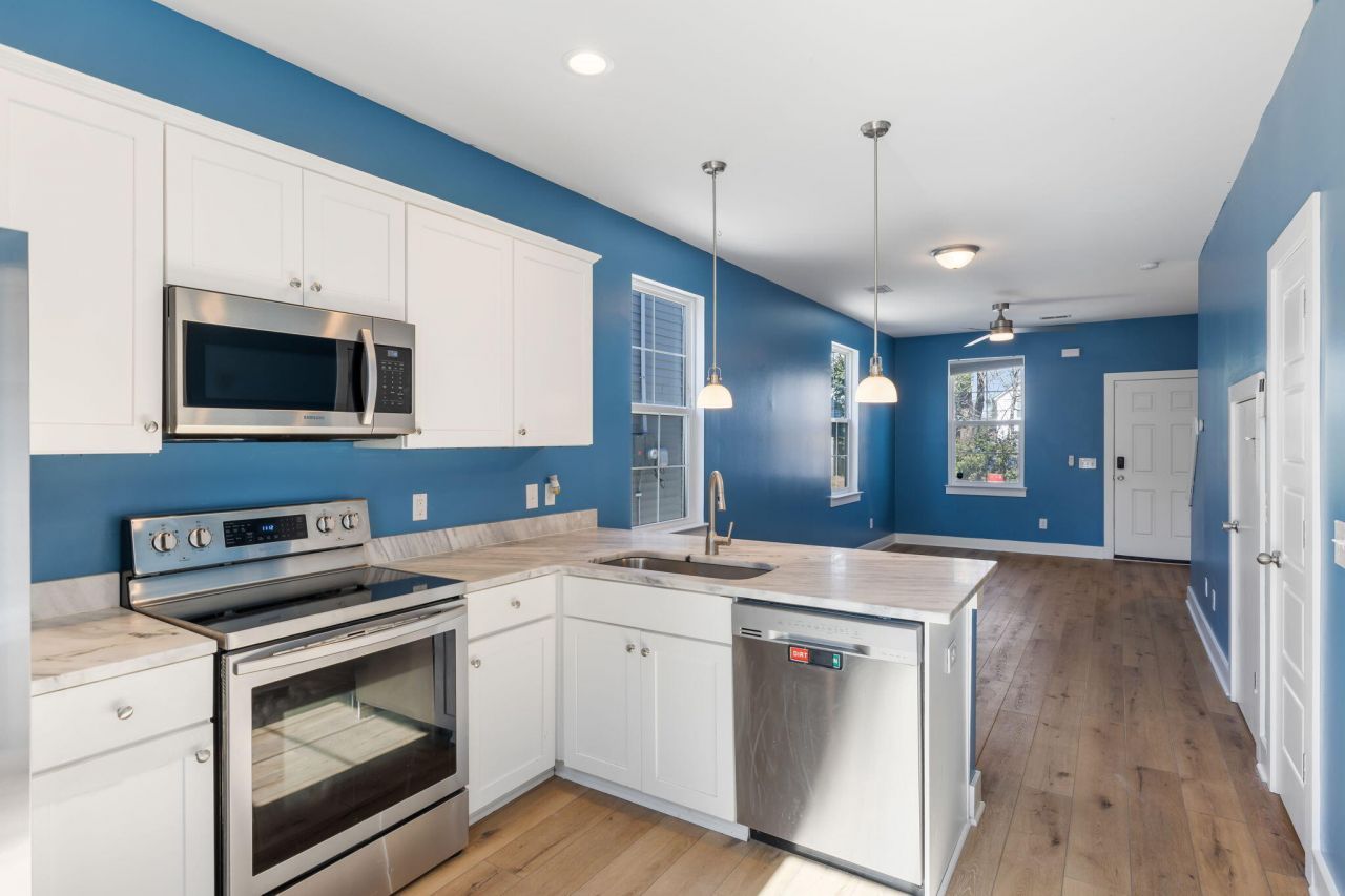 2021 Comstock Avenue Photo 13