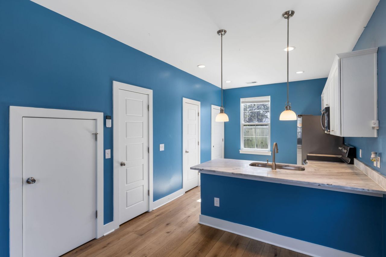 2021 Comstock Avenue Photo 15