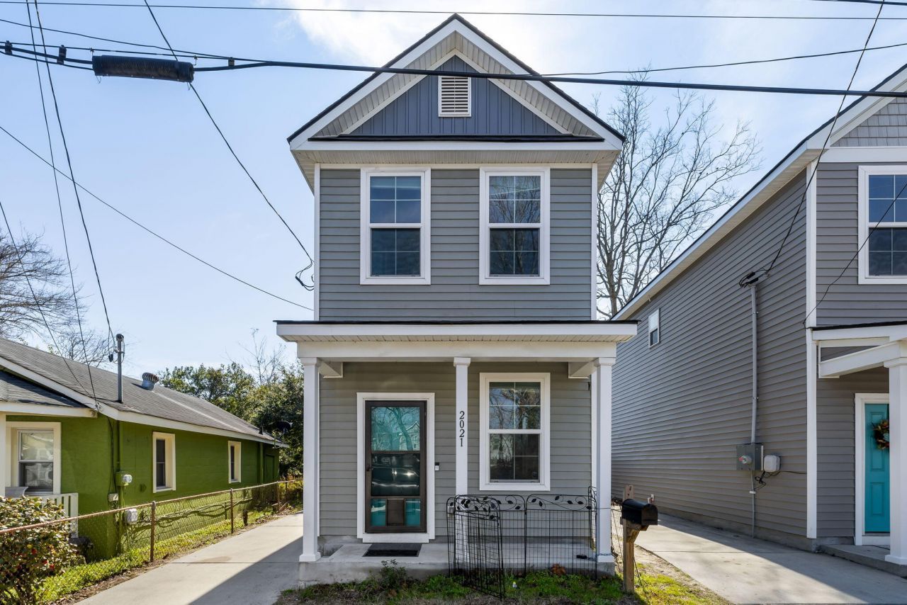 2021 Comstock Avenue Photo 2