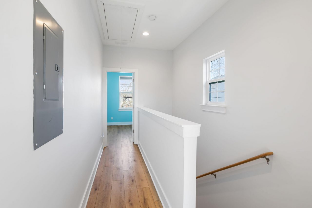 2021 Comstock Avenue Photo 21