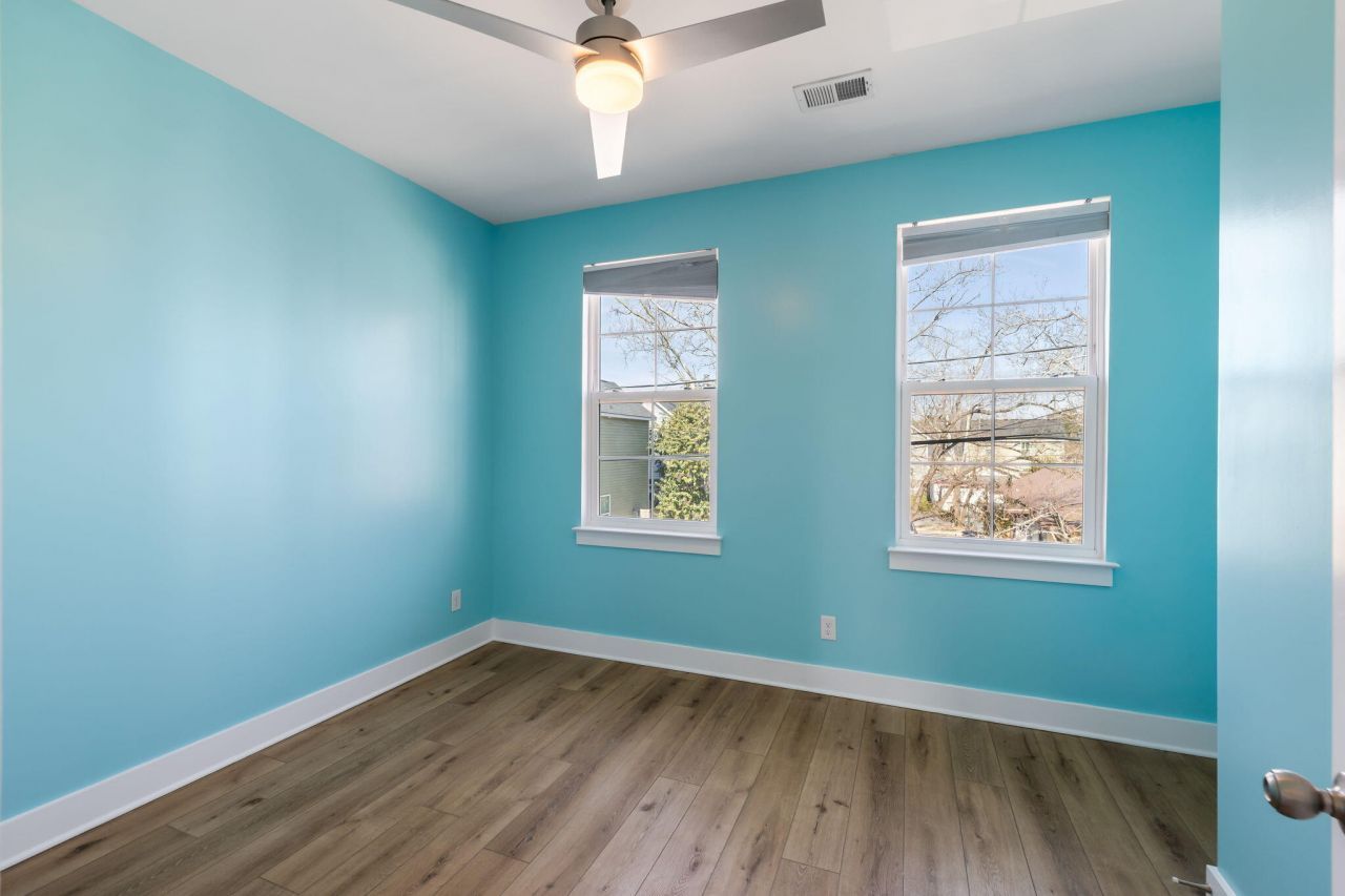 2021 Comstock Avenue Photo 23