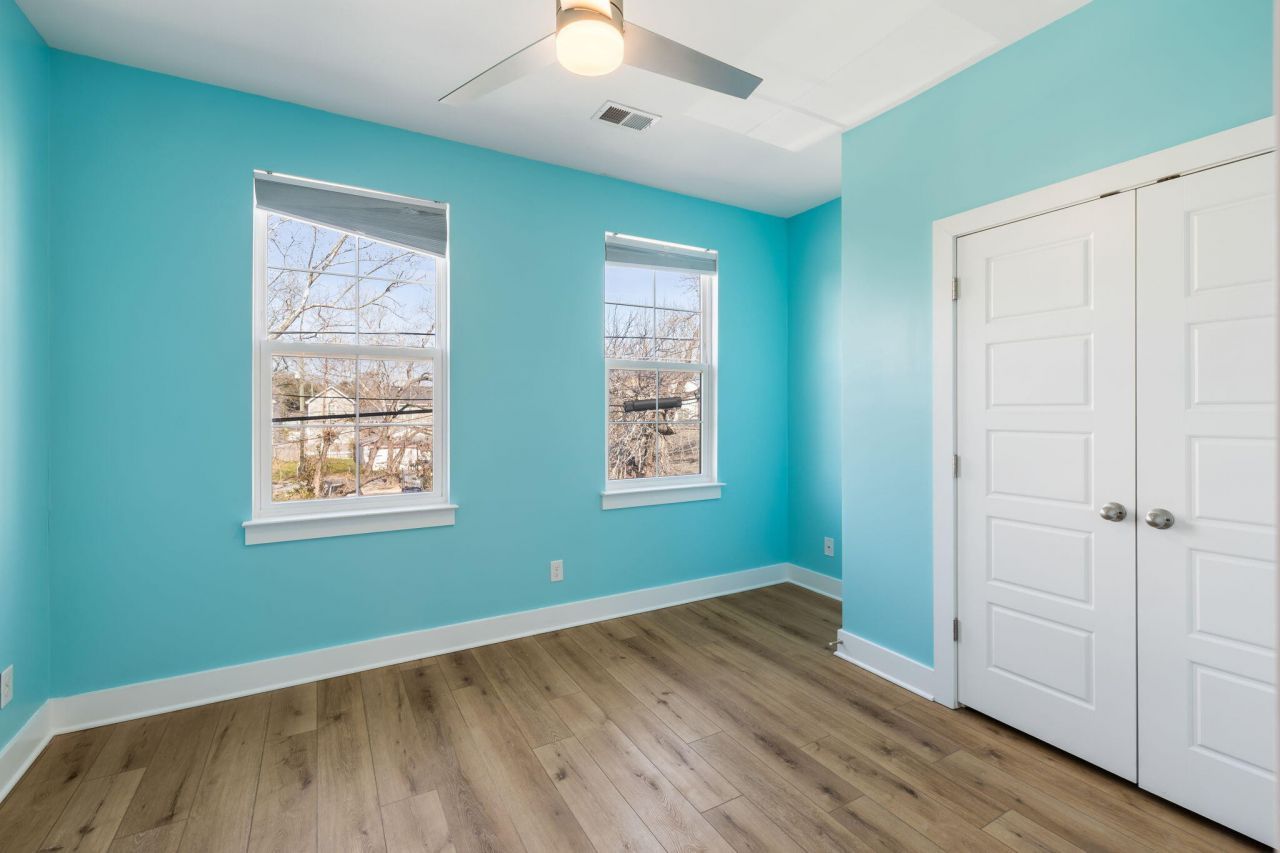 2021 Comstock Avenue Photo 24