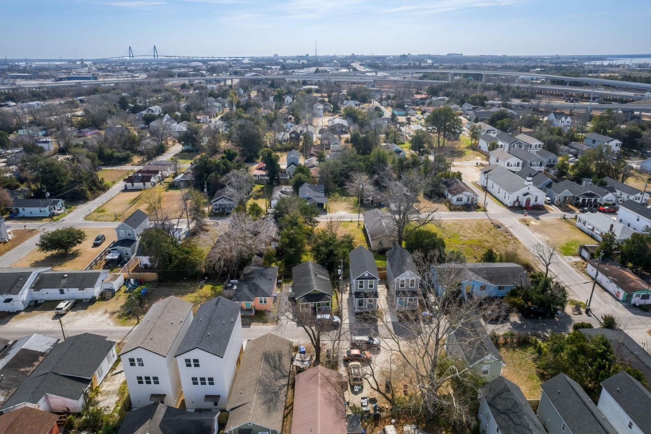 2021 Comstock Avenue Photo 27