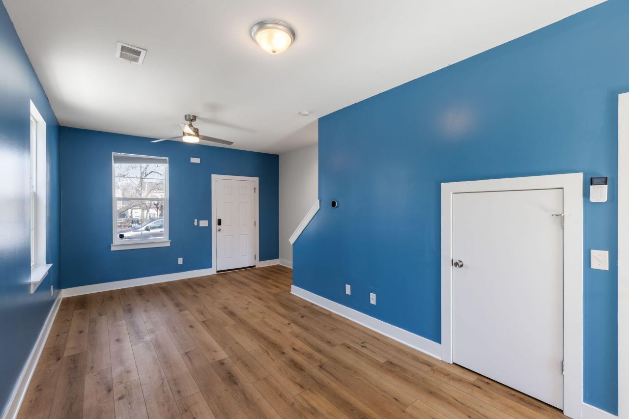 2021 Comstock Avenue Photo 6