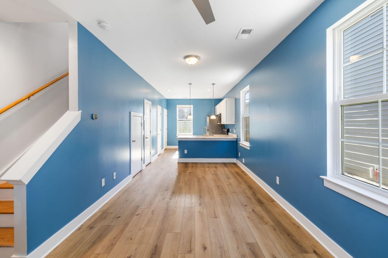 2021 Comstock Avenue Photo 7