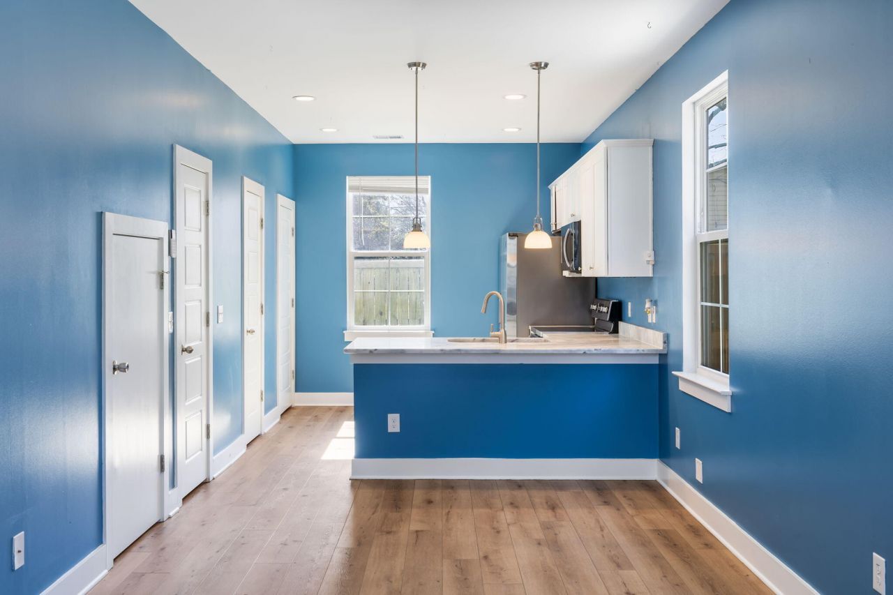 2021 Comstock Avenue Photo 8