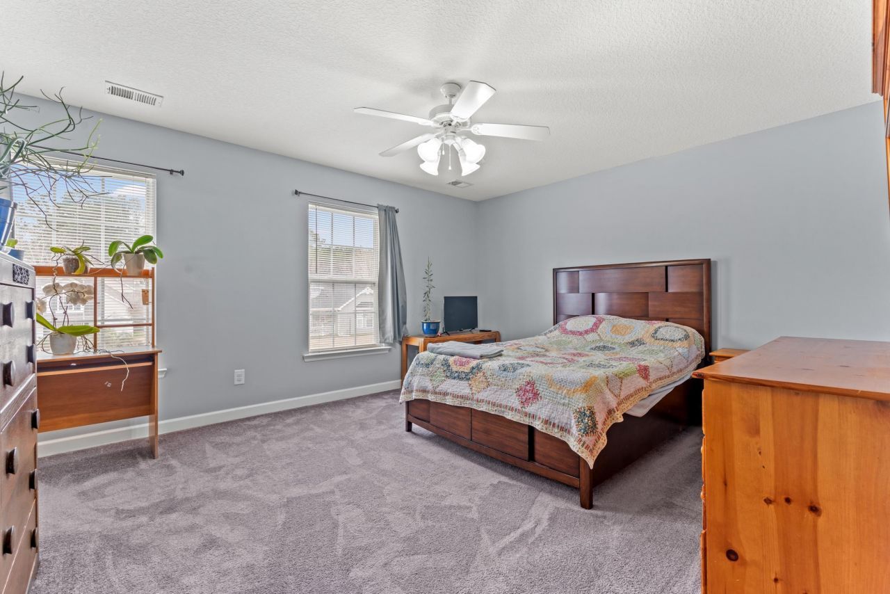 141 Red Cedar Ave. Photo 11