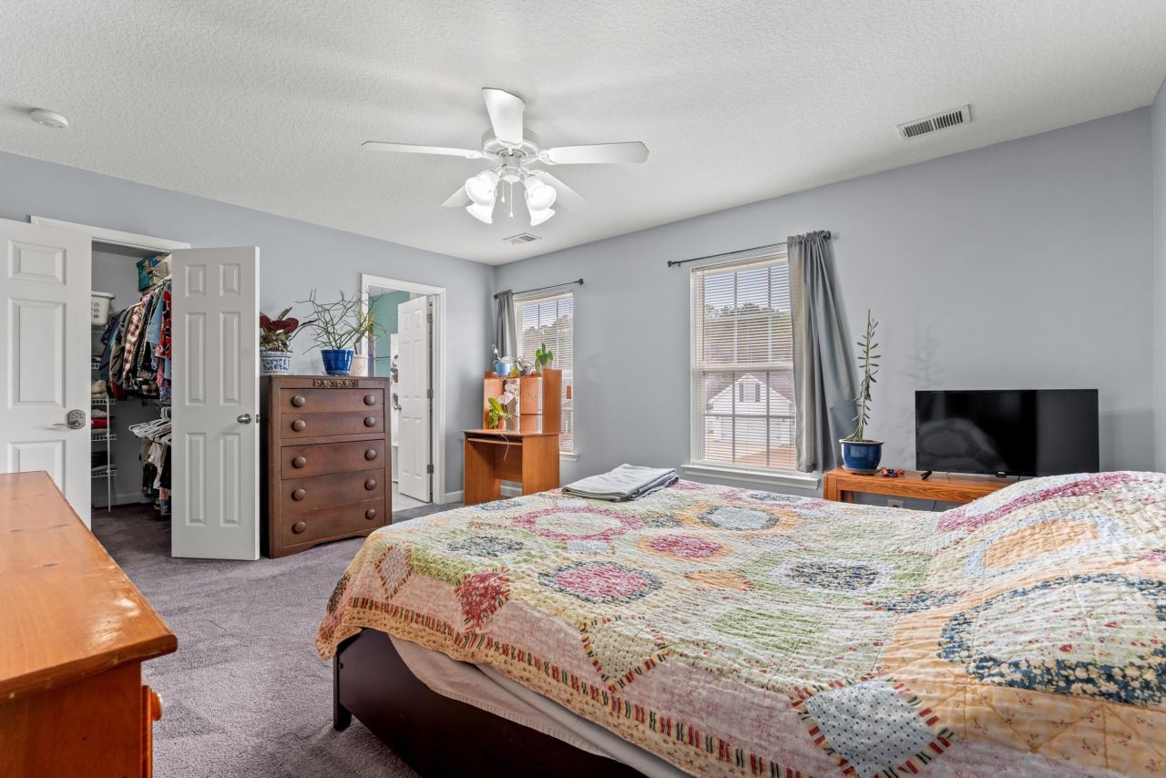 141 Red Cedar Ave. Photo 12