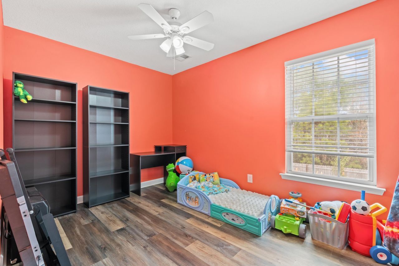 141 Red Cedar Ave. Photo 16