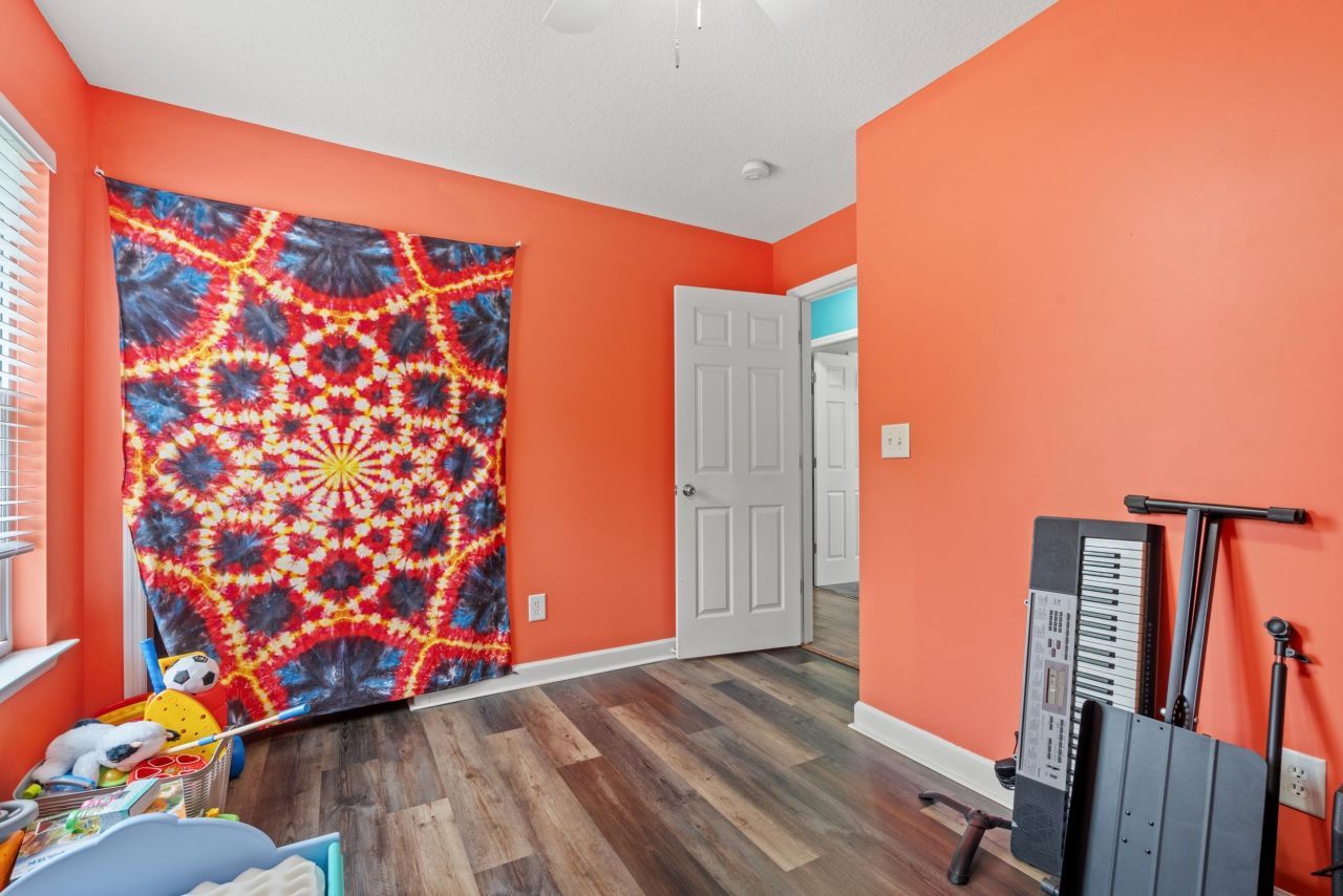 141 Red Cedar Ave. Photo 17