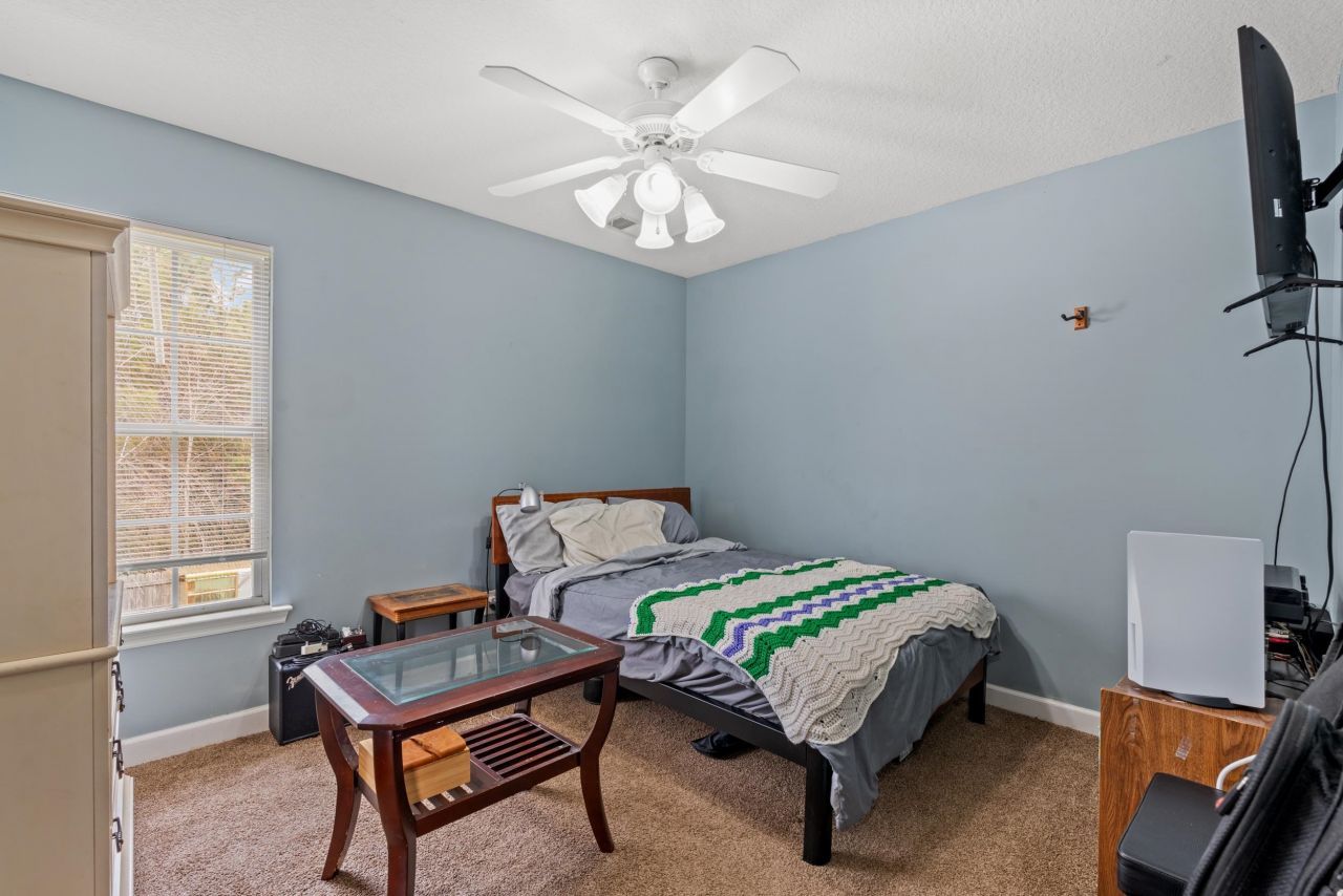 141 Red Cedar Ave. Photo 19