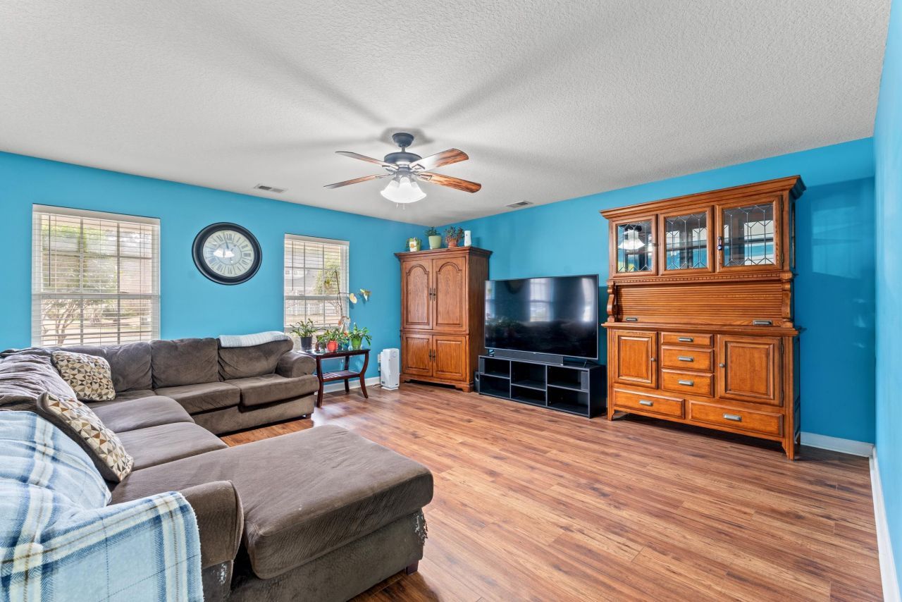 141 Red Cedar Ave. Photo 2