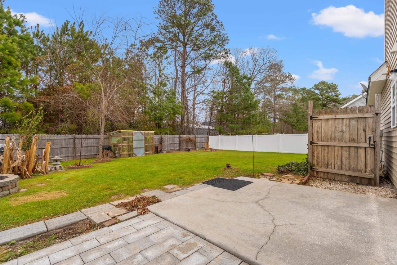 141 Red Cedar Ave. Photo 22