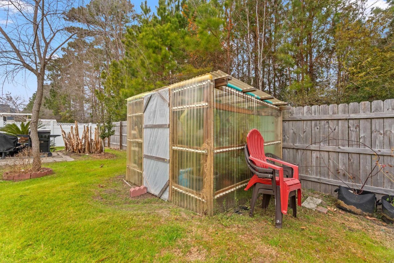 141 Red Cedar Ave. Photo 24