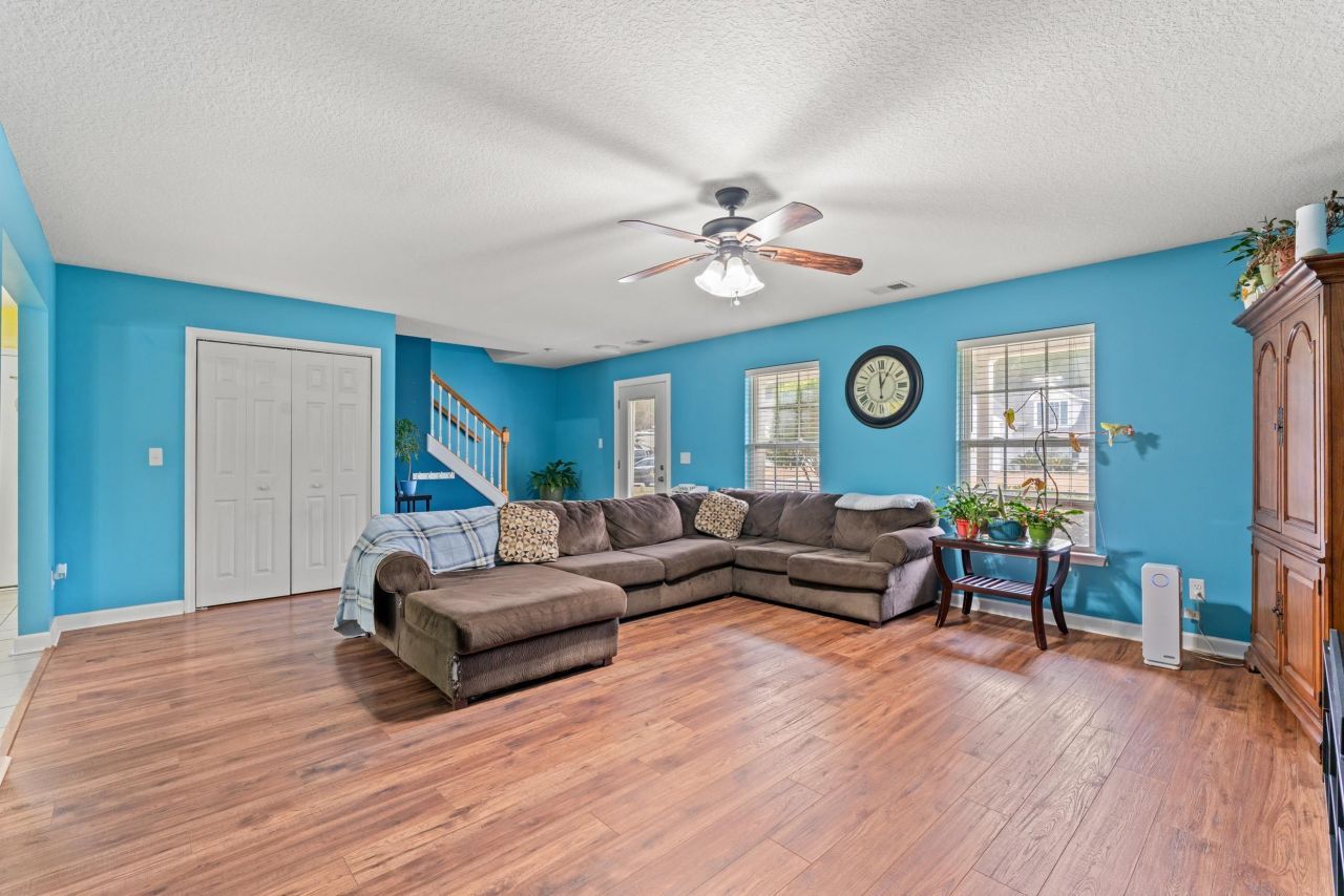 141 Red Cedar Ave. Photo 3