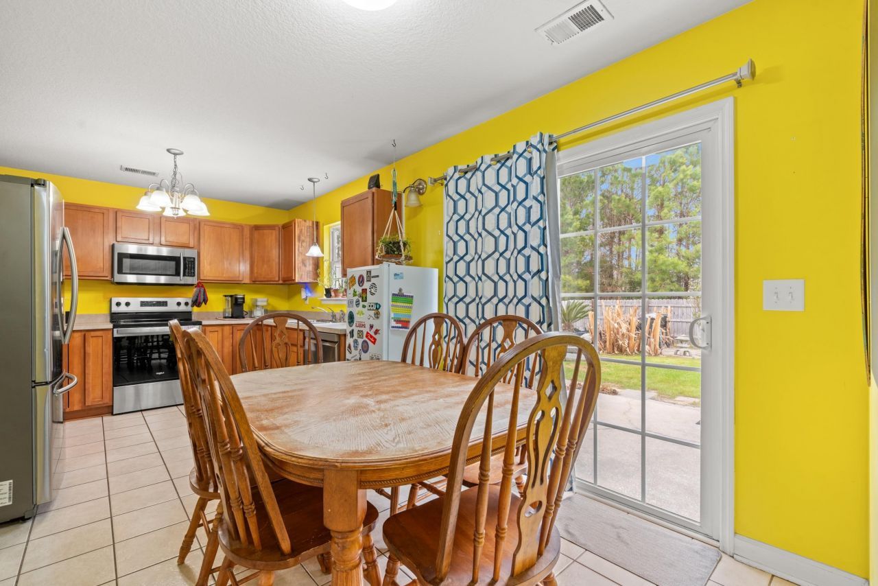 141 Red Cedar Ave. Photo 5