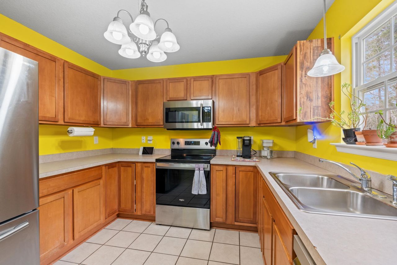 141 Red Cedar Ave. Photo 6