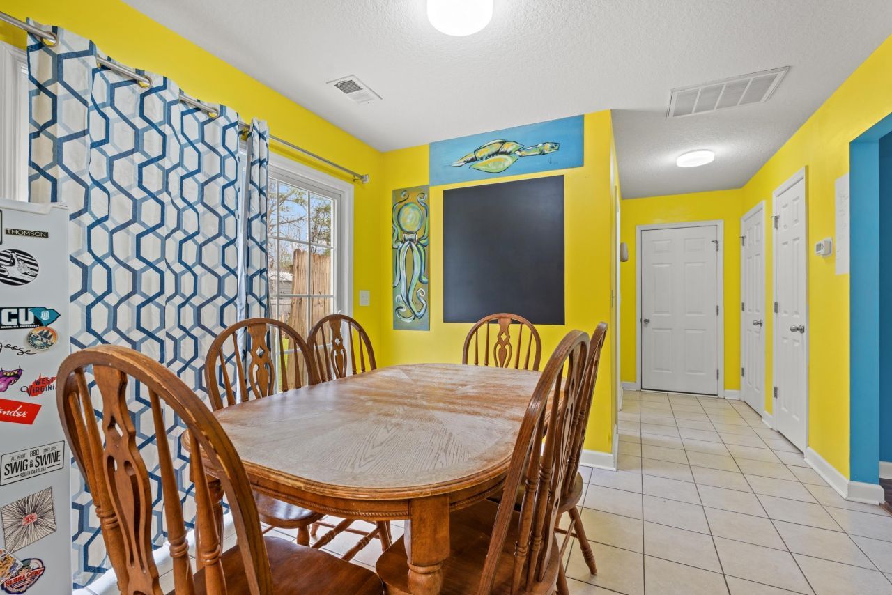 141 Red Cedar Ave. Photo 7