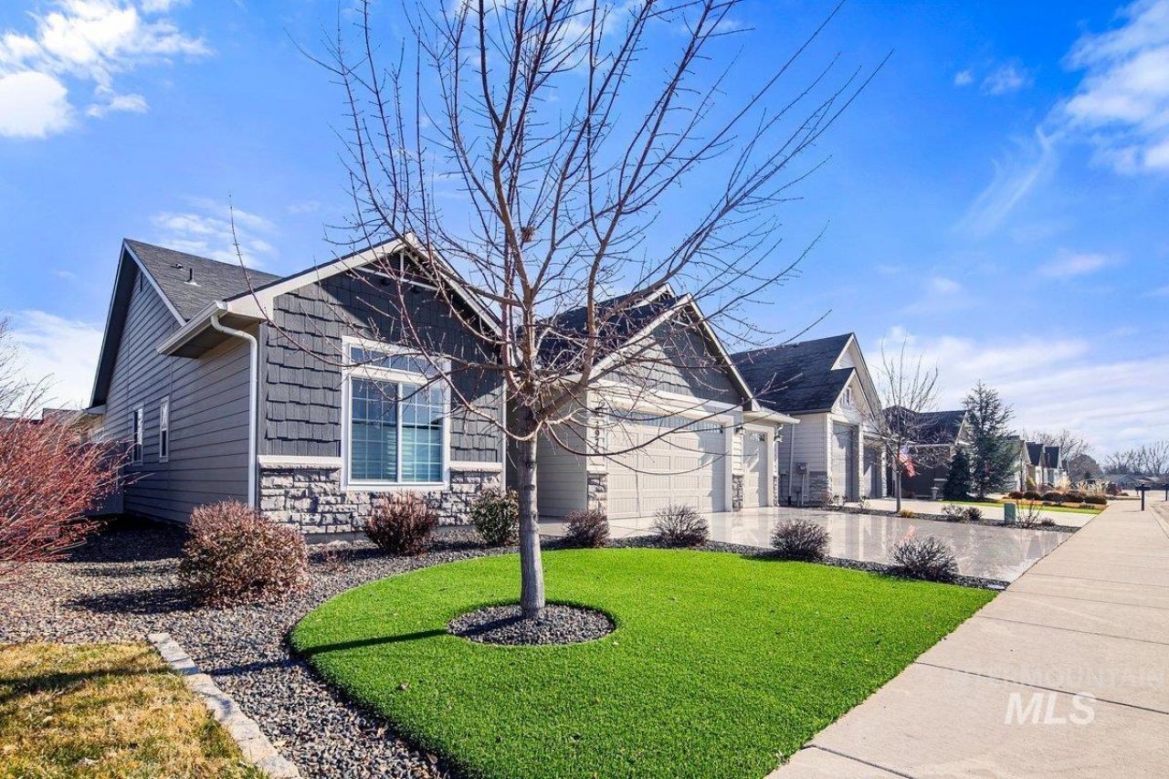 2976 NW 13th St, Meridian, ID 83646 Main Photo