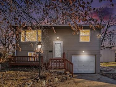 18407 E LEXINGTON Road, Independence, MO 64058