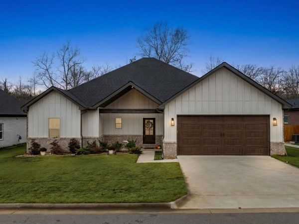 15015 Matterhorn Loop, Maumelle, AR 72113