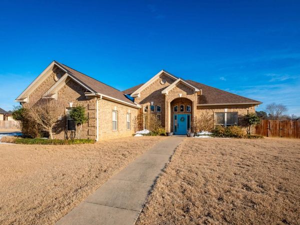 2805 Coldwater Dr, Benton, AR 72019