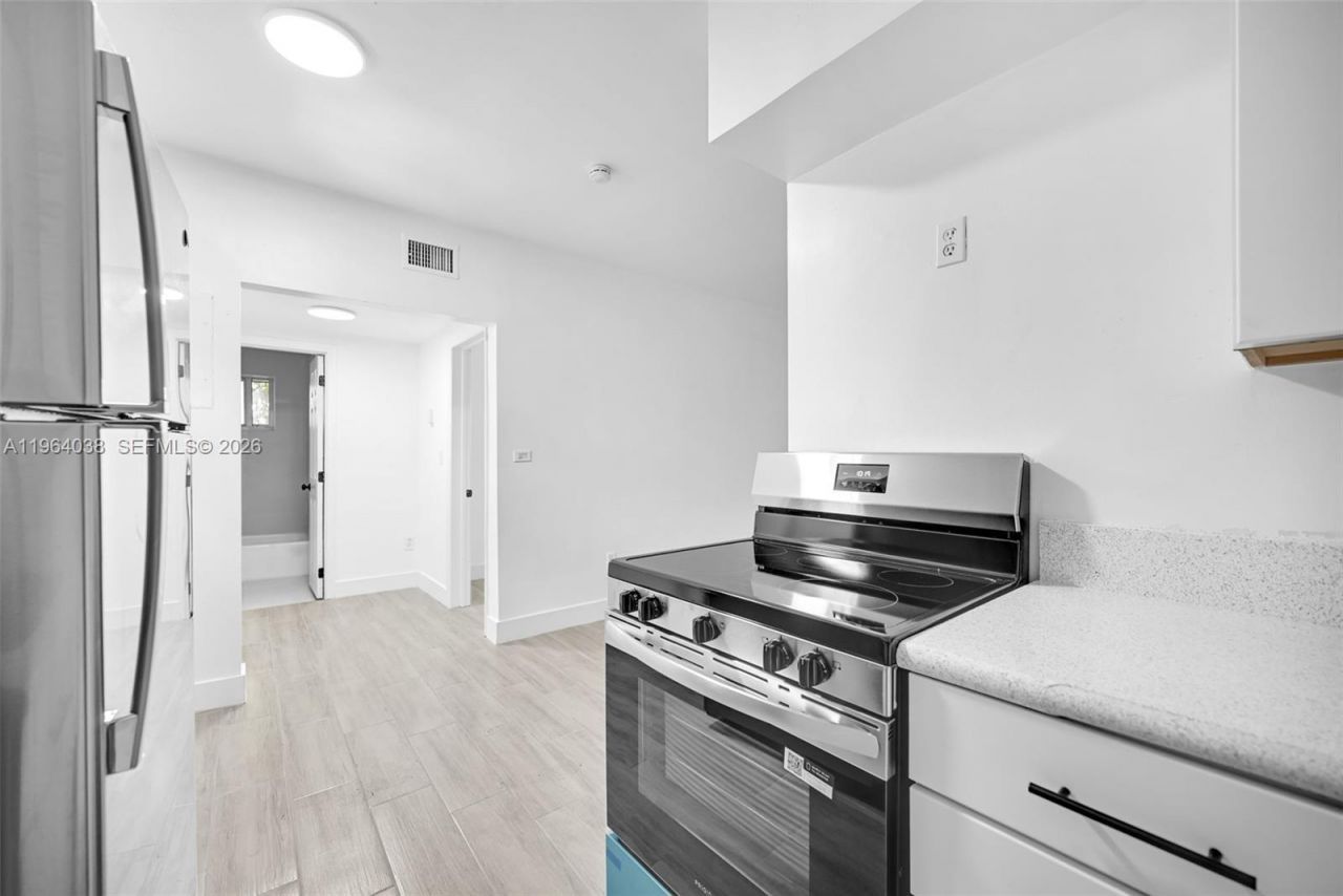 1393 NW 102nd St , Unit 1393, Miami, FL 33147 Photo