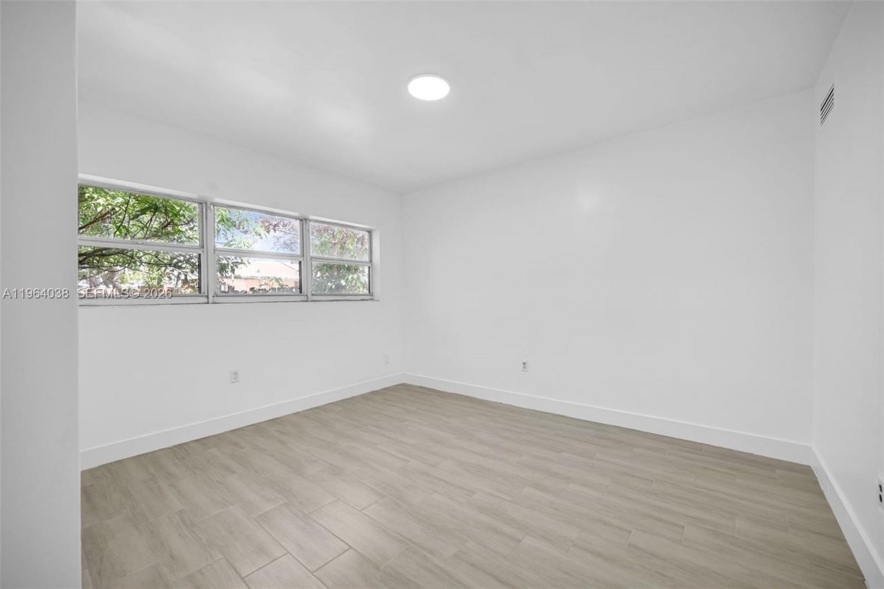 1393 NW 102nd St , Unit 1393, Miami, FL 33147 Photo